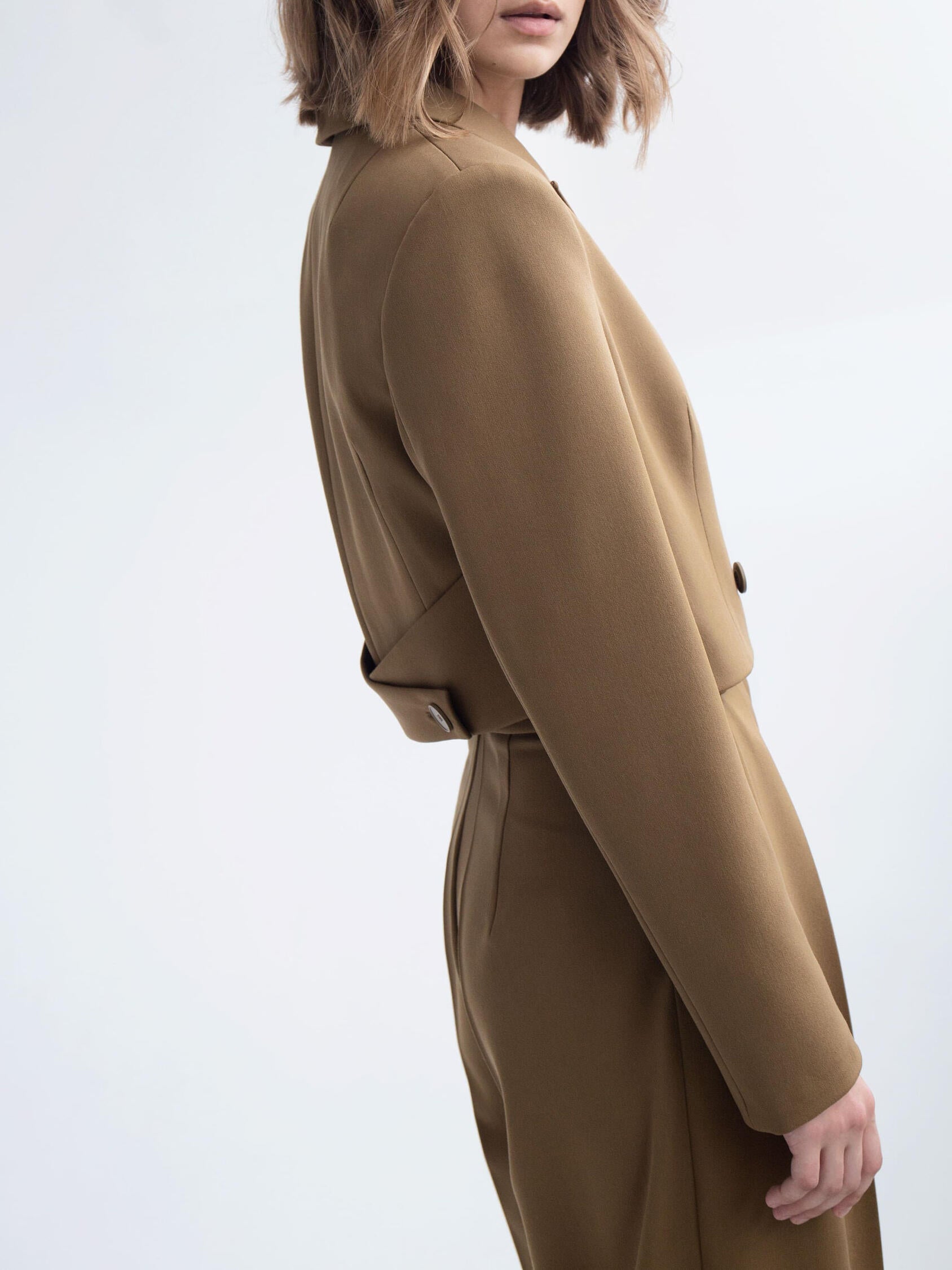 kurzer Blazer & High Waist Hose Set