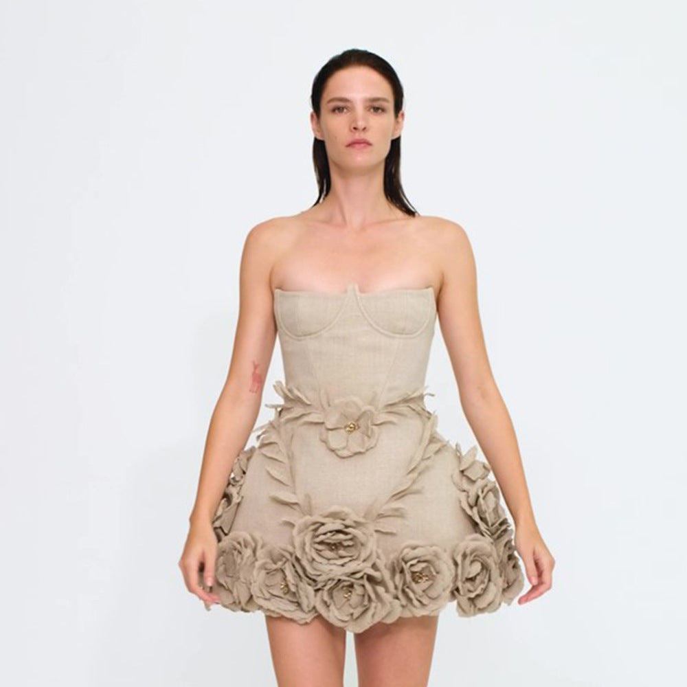 Schulterfreie Blumenkleid