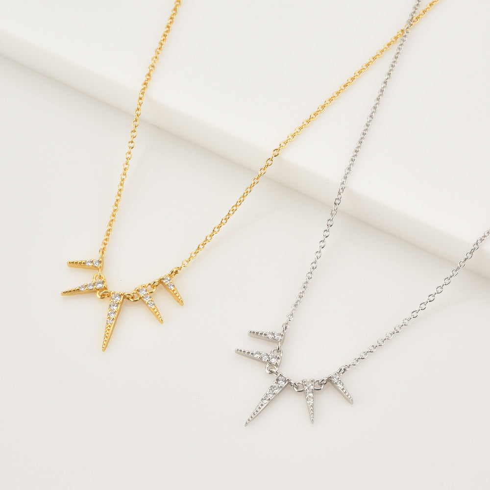 Halskette mit konischem Diamant