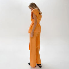 Orangener Zweiteiler