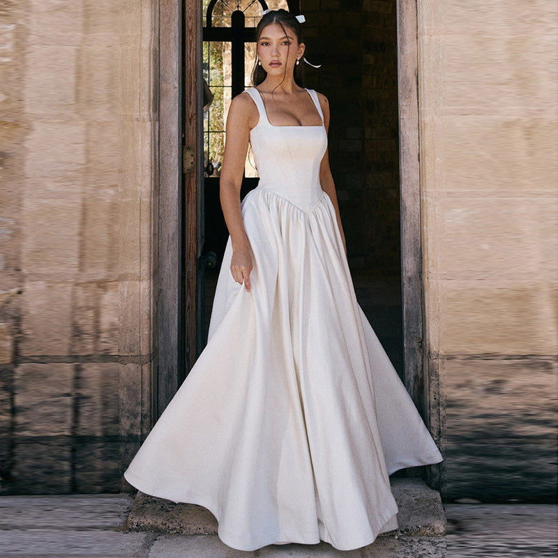 Einfarbiges weites Kleid