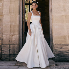 Einfarbiges weites Kleid