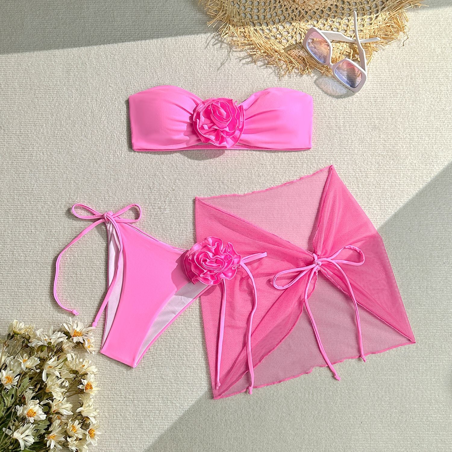 Dreiteiliges Bikini Set mit großer Blume
