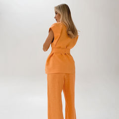 Orangener Zweiteiler