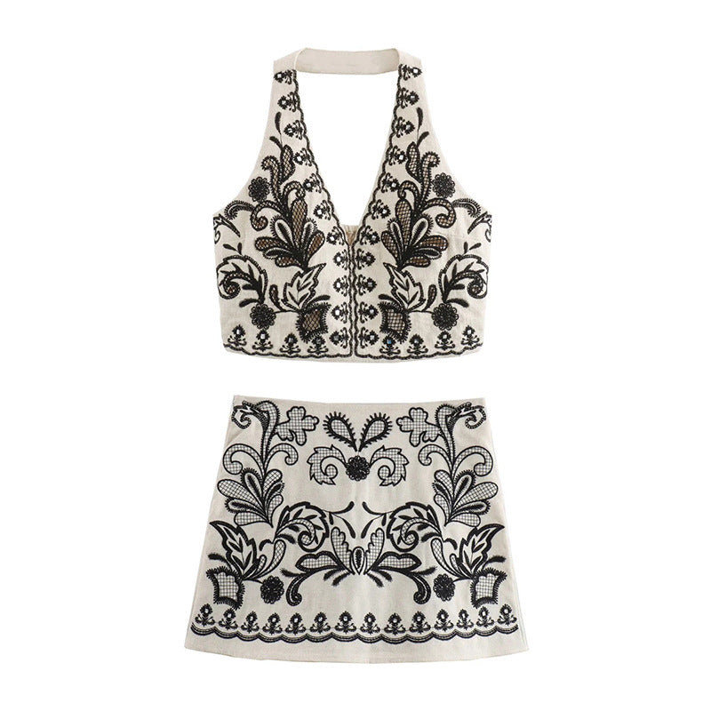 Bestickter Rock mit Neckholder Oberteil