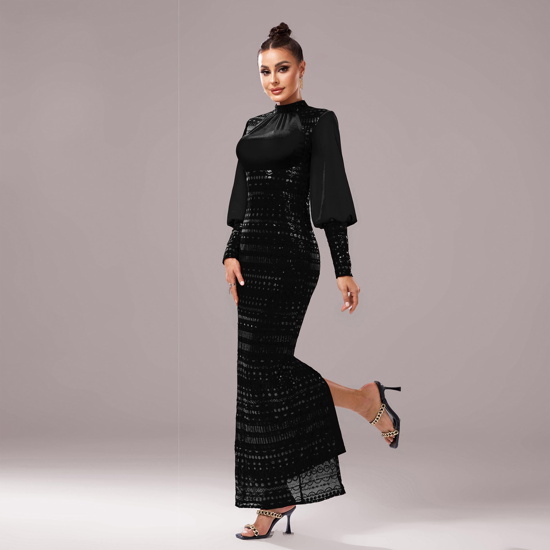 Langärmliges Abendkleid mit Rundhalsausschnitt und Pailletten