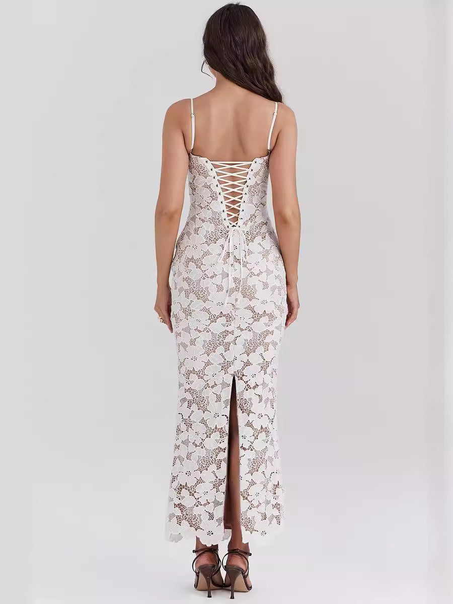 Trägerloses Spitzekleid